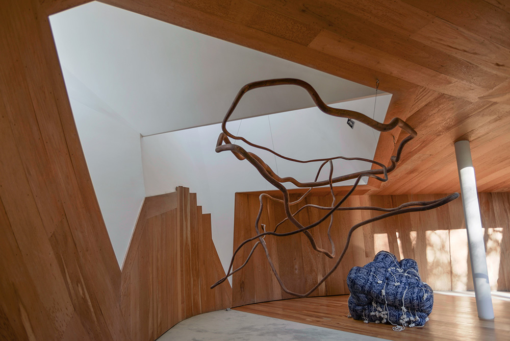 House for the Poem of the Right Angle