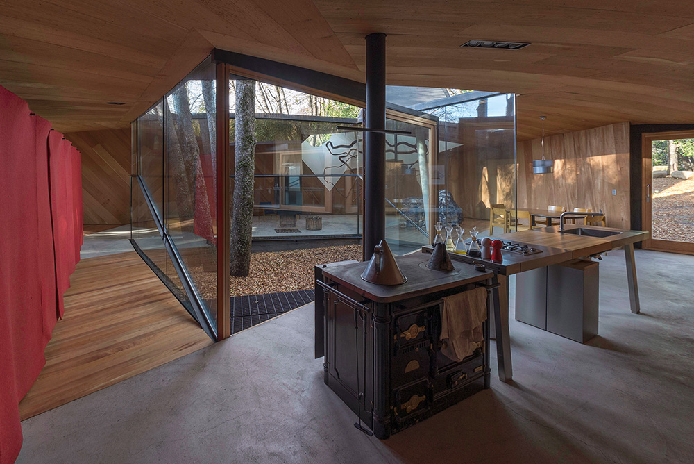 House for the Poem of the Right Angle